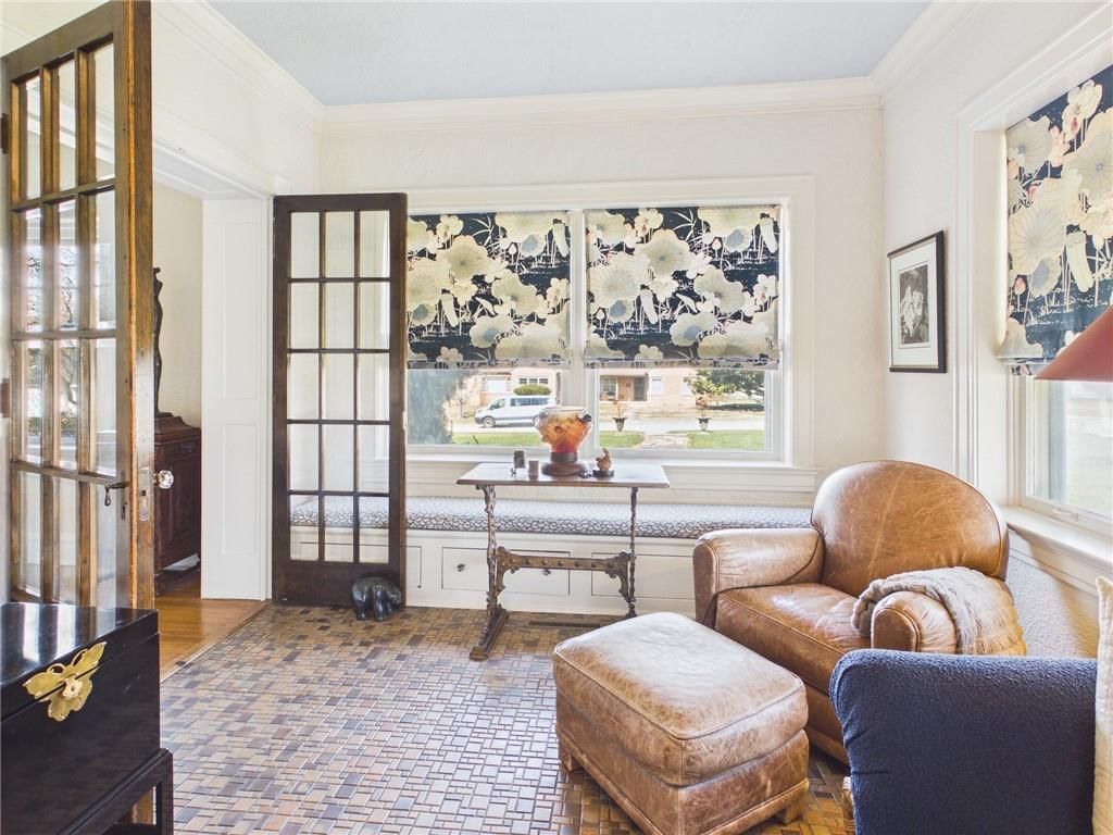304 W 9th Street — photo 19