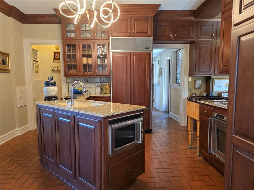 304 W 9th Street — photo 36