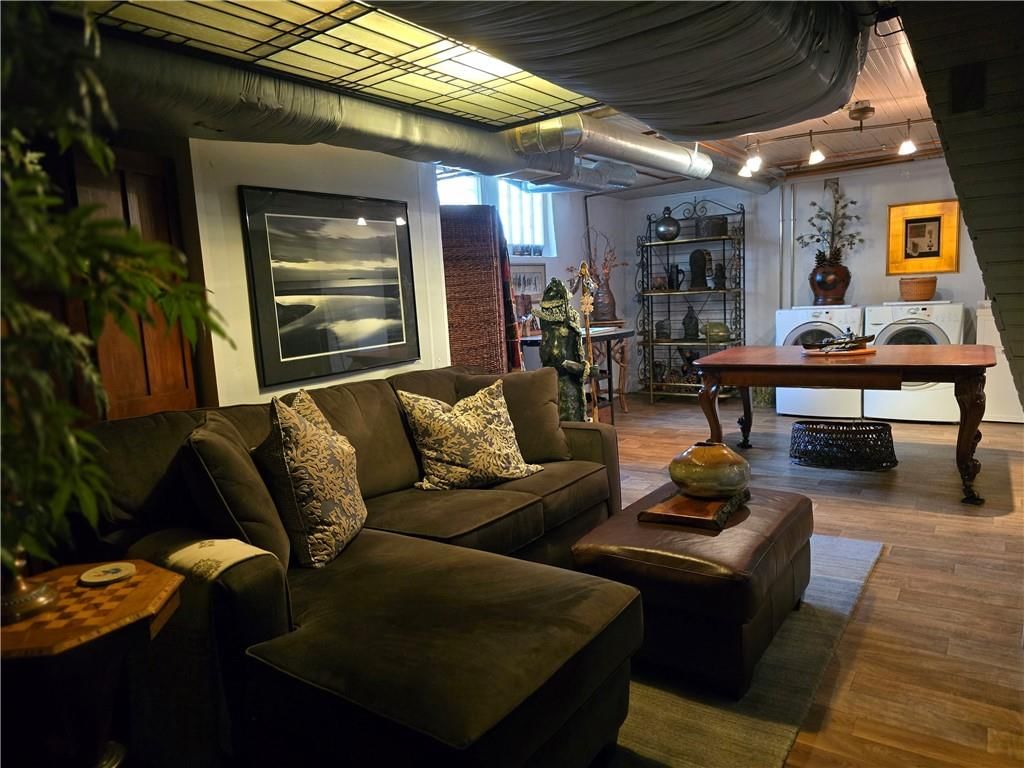 304 W 9th Street — photo 45