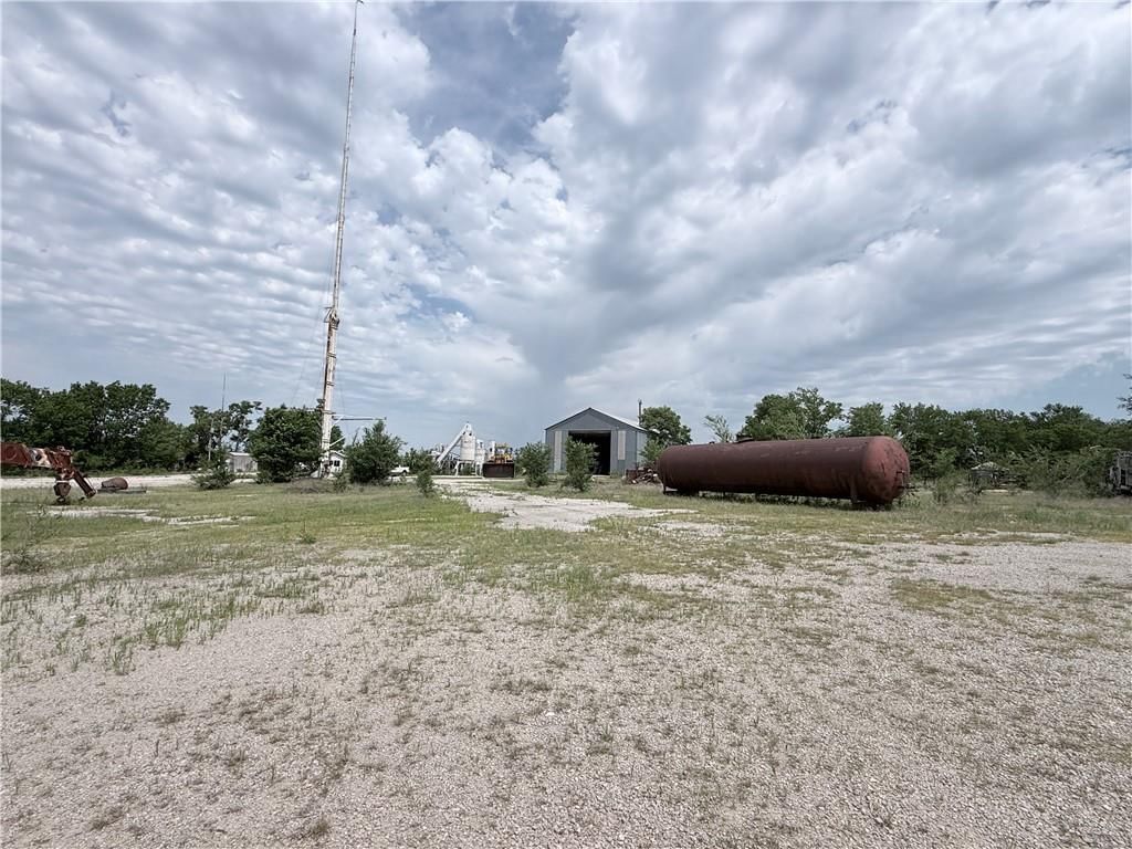 5886 CR 3570 Road — photo 31