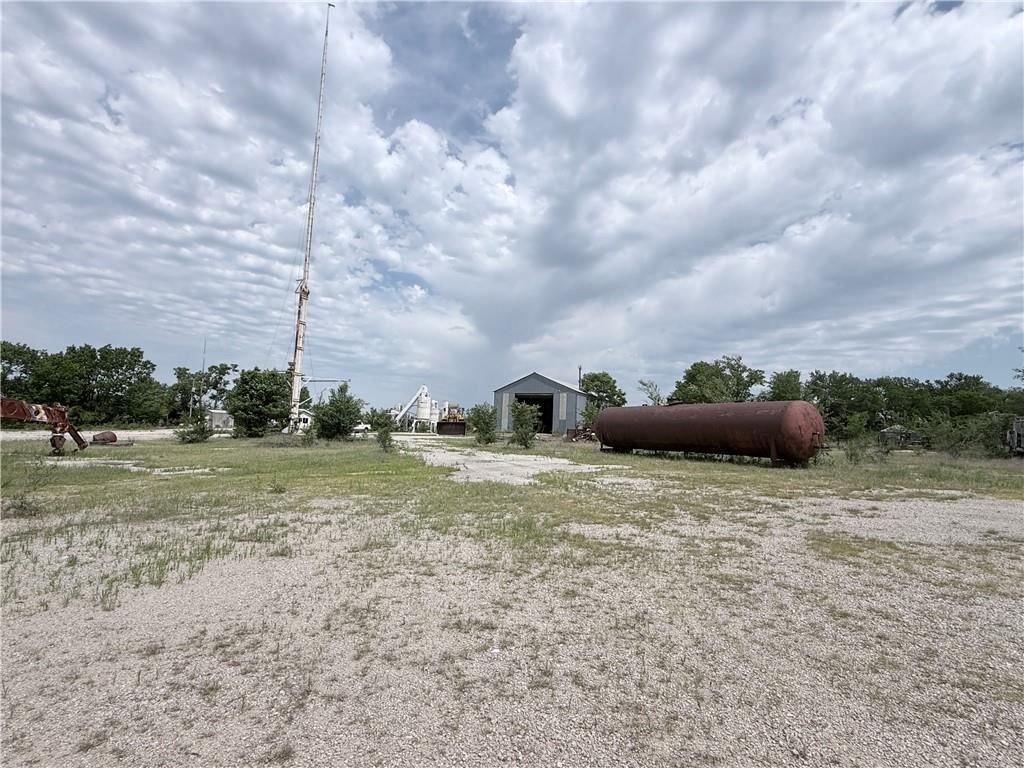 5886 CR 3570 Road — photo 32