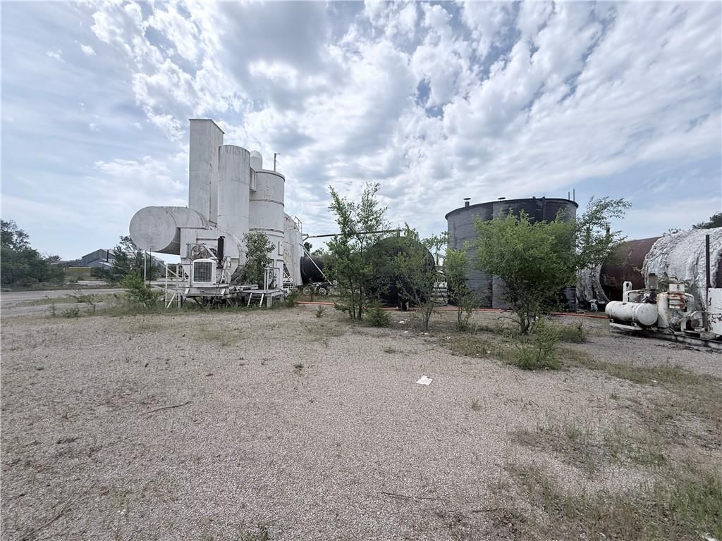 5886 CR 3570 Road — photo 40
