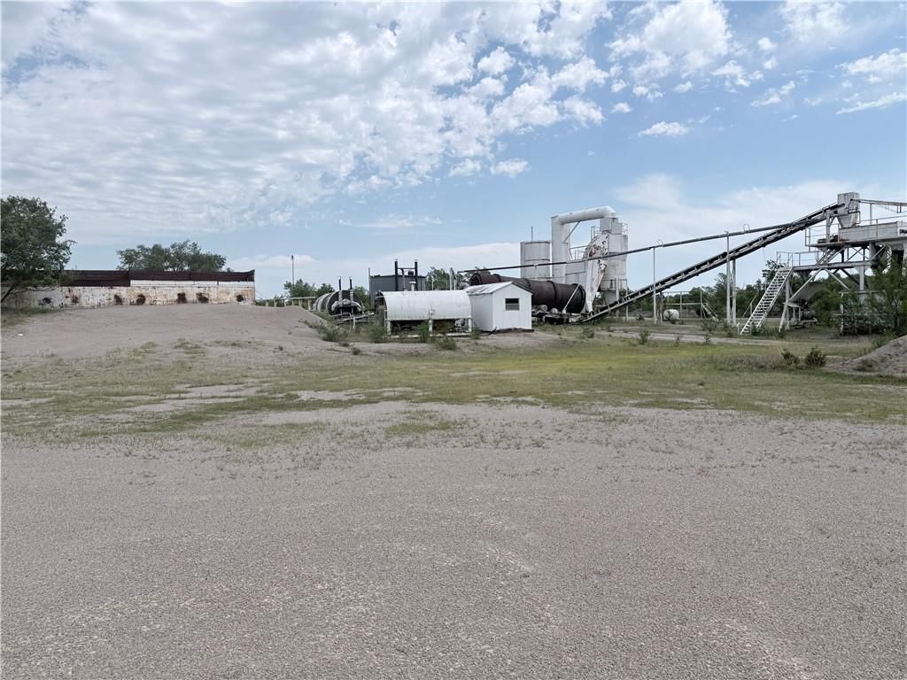 5886 CR 3570 Road — photo 42