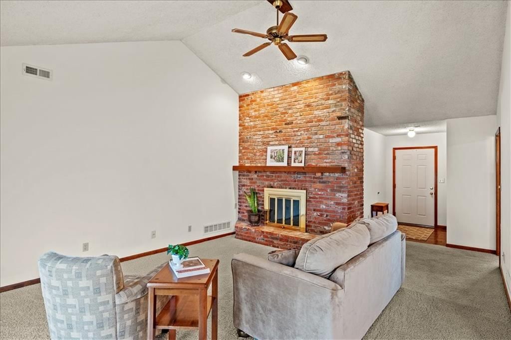 2729 Pebble Lane — photo 3