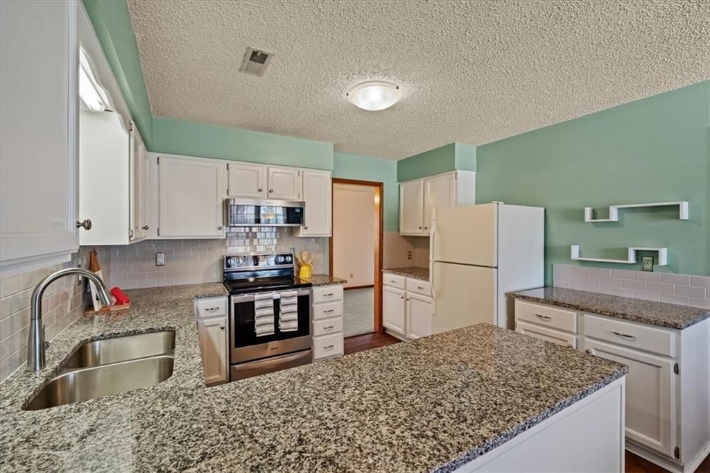 2729 Pebble Lane — photo 8