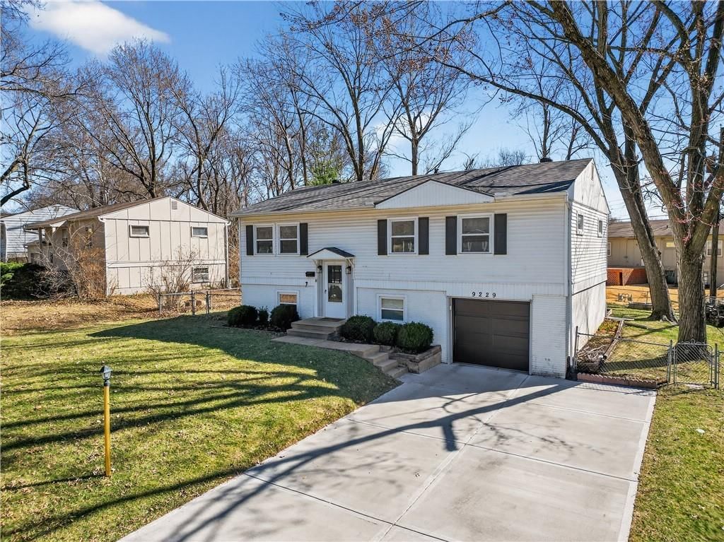 9229 W 100th Terrace — photo 3