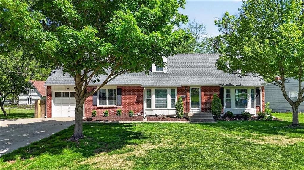 6014 W 68th Street, Overland Park, KS