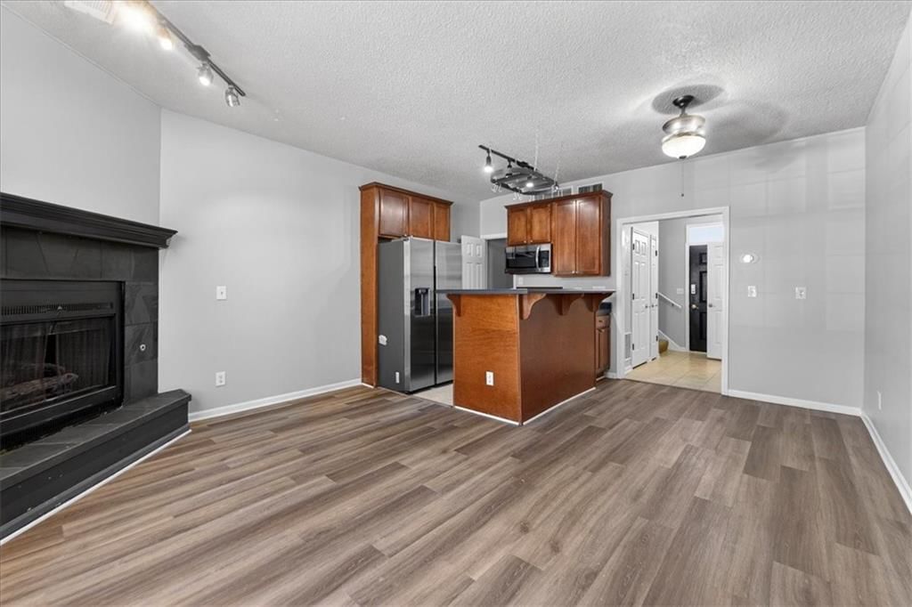 911 W 41st Place — photo 4