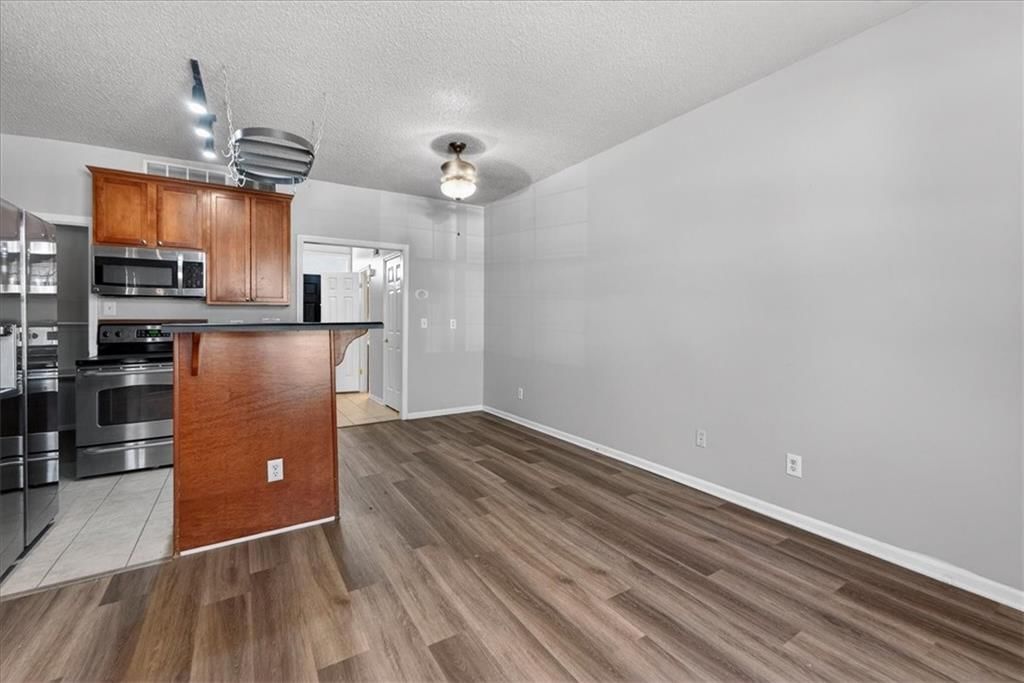 911 W 41st Place — photo 5