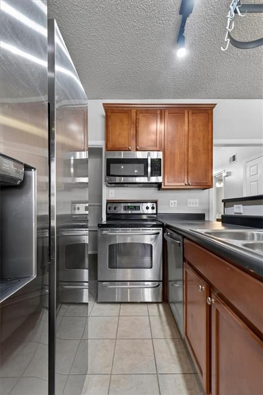 911 W 41st Place — photo 6