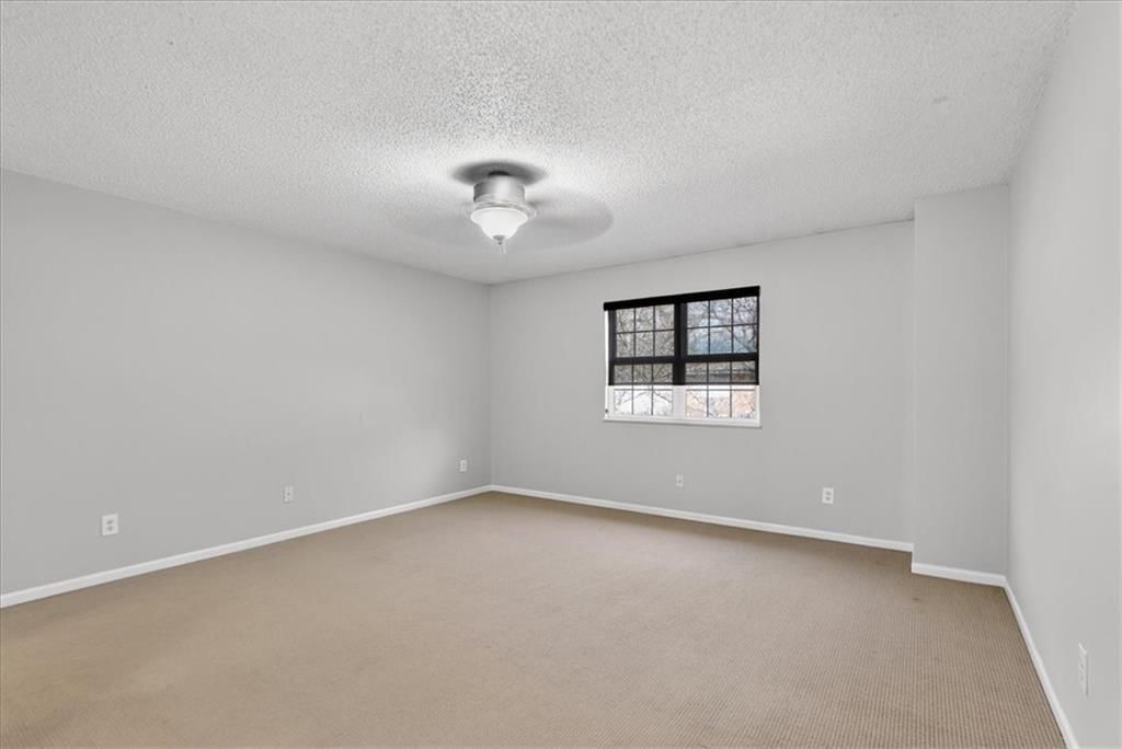 911 W 41st Place — photo 12