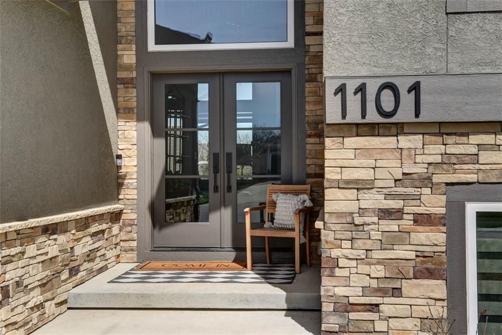 1101 SW Brookside Court — photo 3
