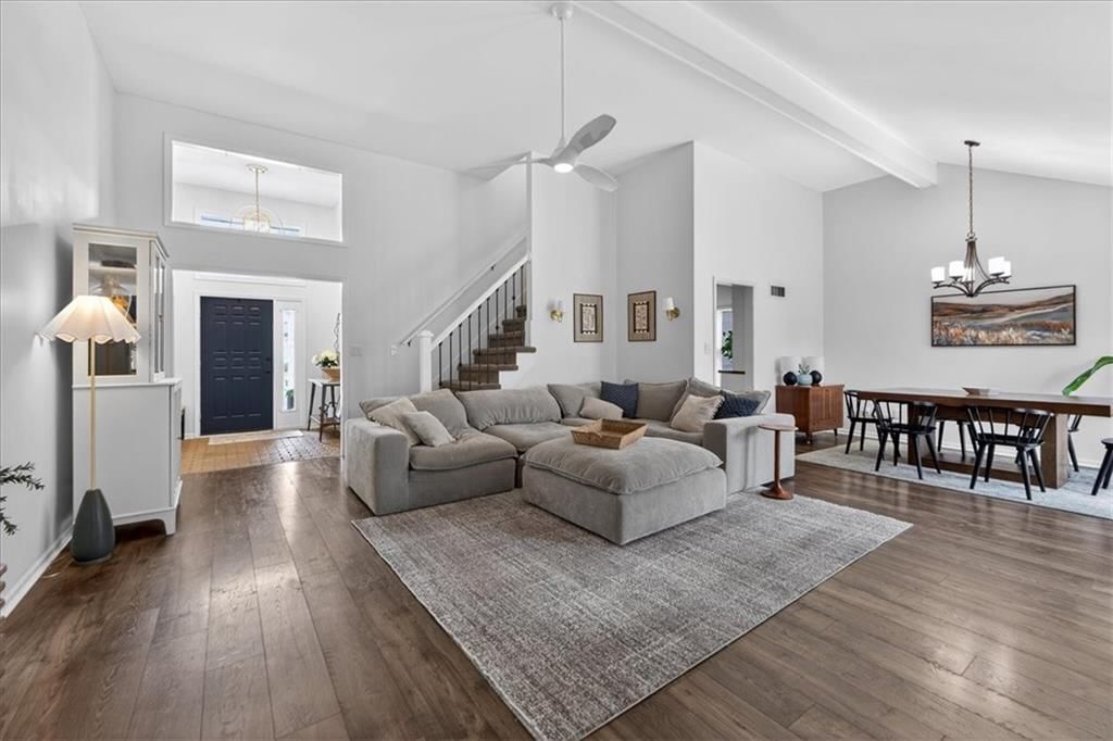 607 NE Pinehurst Street — photo 3