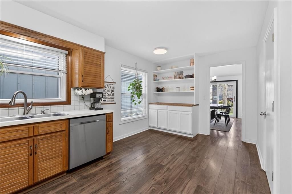 607 NE Pinehurst Street — photo 8