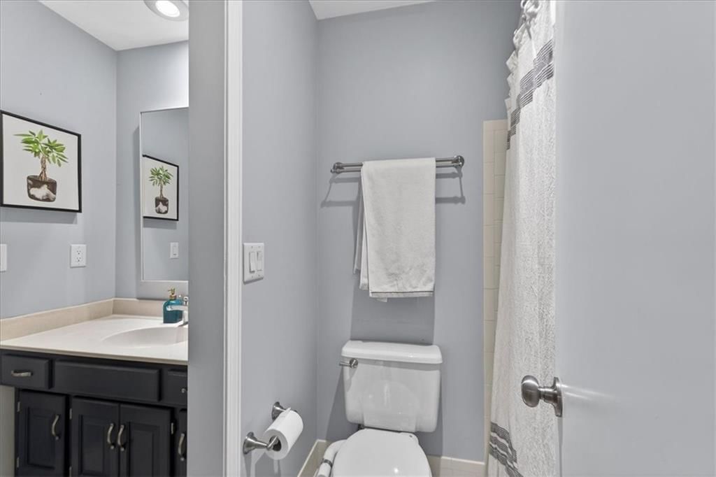 607 NE Pinehurst Street — photo 12