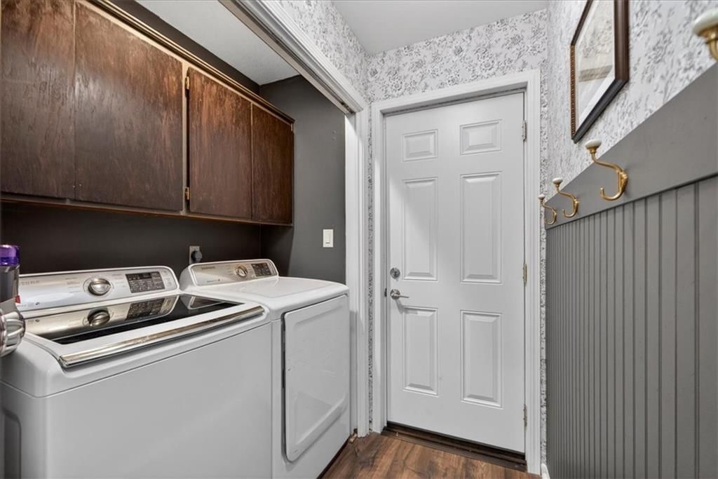 607 NE Pinehurst Street — photo 13