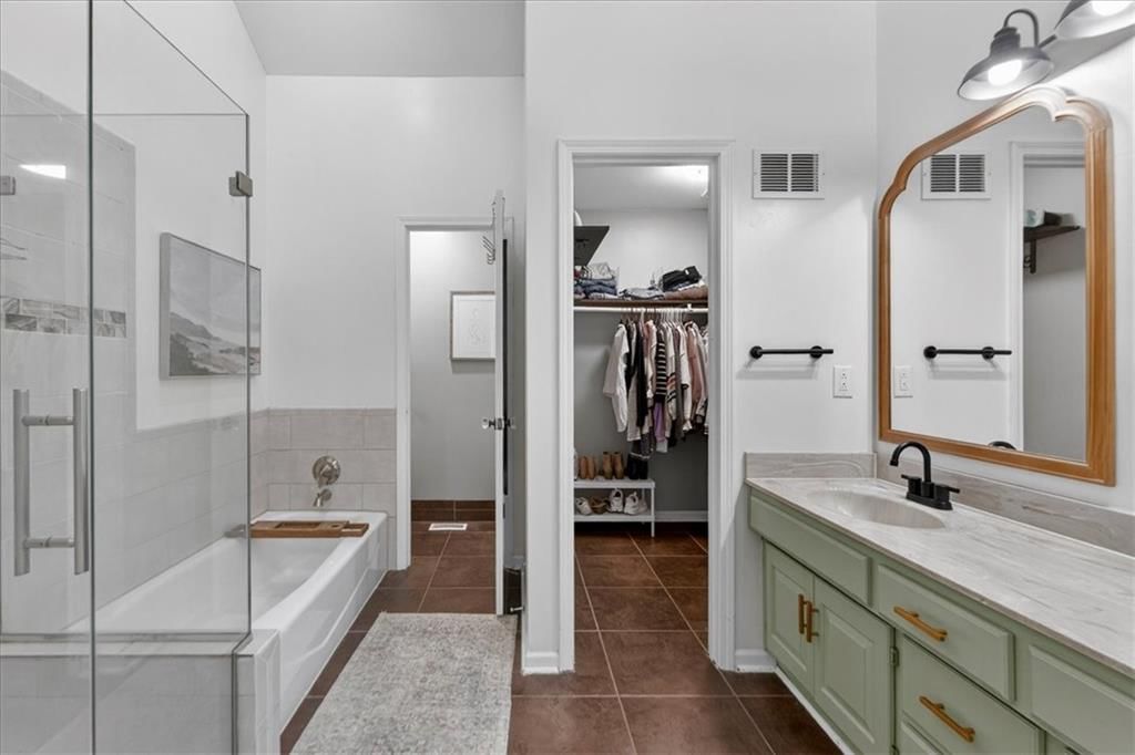 607 NE Pinehurst Street — photo 16