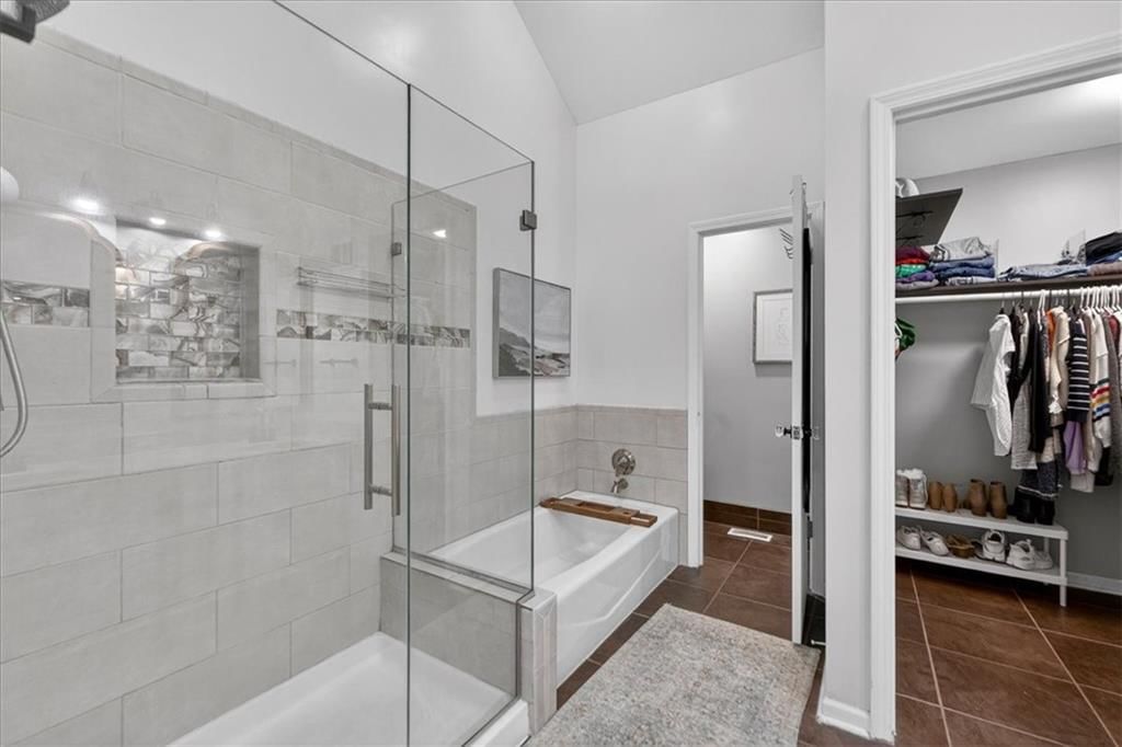 607 NE Pinehurst Street — photo 17