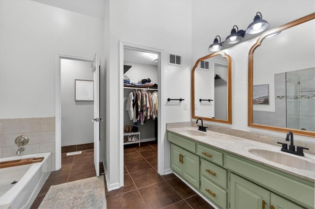 607 NE Pinehurst Street — photo 18