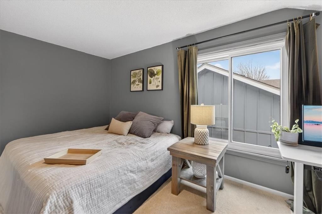 607 NE Pinehurst Street — photo 19