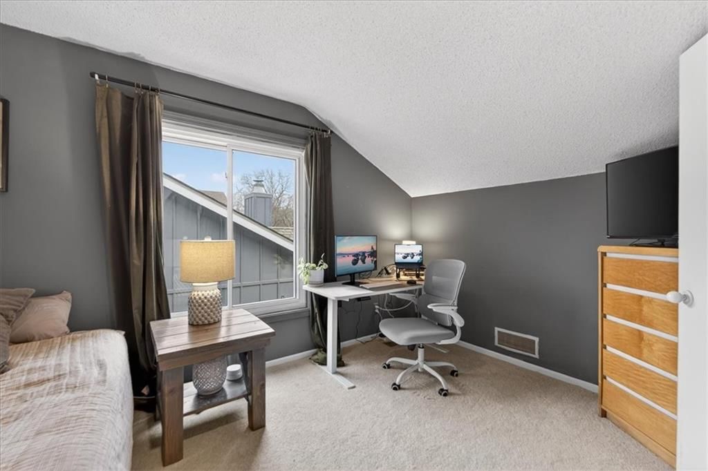 607 NE Pinehurst Street — photo 20