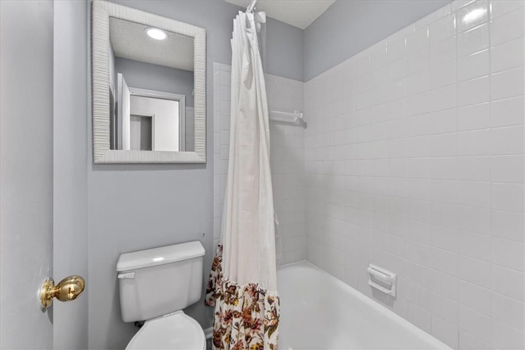 607 NE Pinehurst Street — photo 22