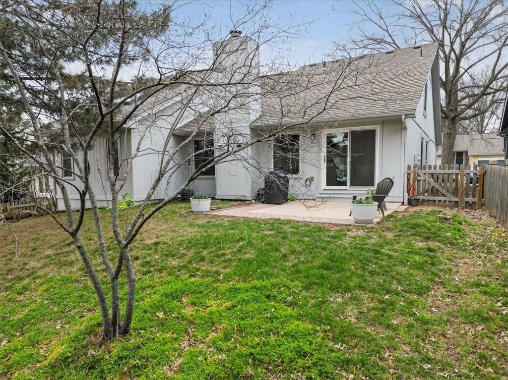 607 NE Pinehurst Street — photo 27