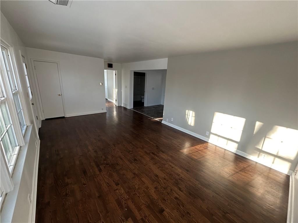 402 N Lee Street — photo 11