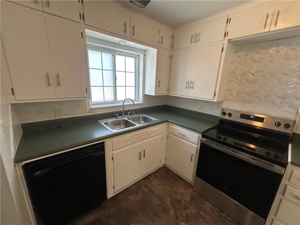 402 N Lee Street — photo 20