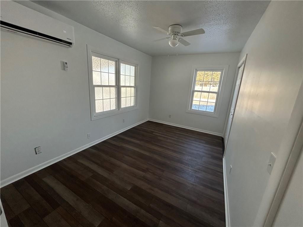 402 N Lee Street — photo 33