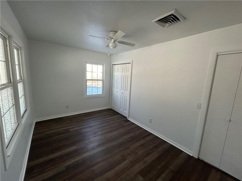 402 N Lee Street — photo 34