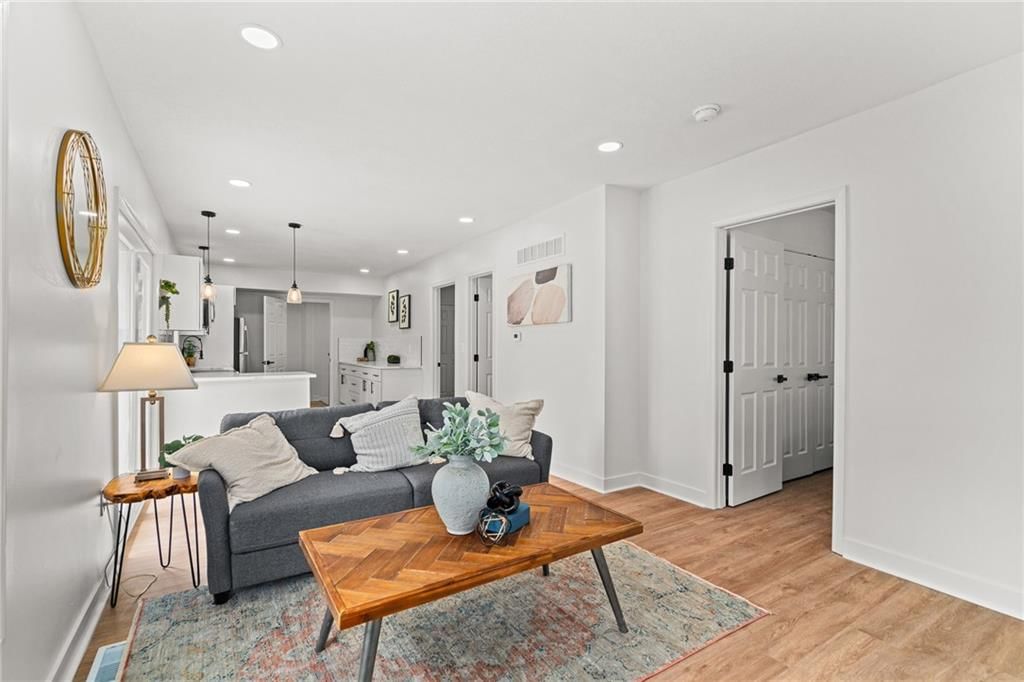 480 Donnelly Avenue — photo 4
