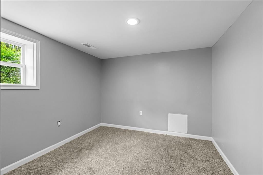 480 Donnelly Avenue — photo 17