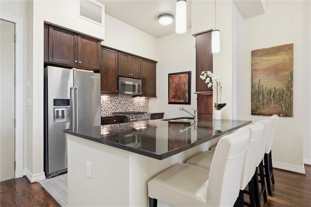 4900 Central #305 Street — photo 8