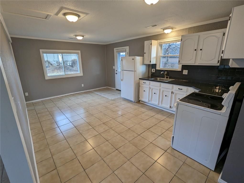 184 W Center Street — photo 28
