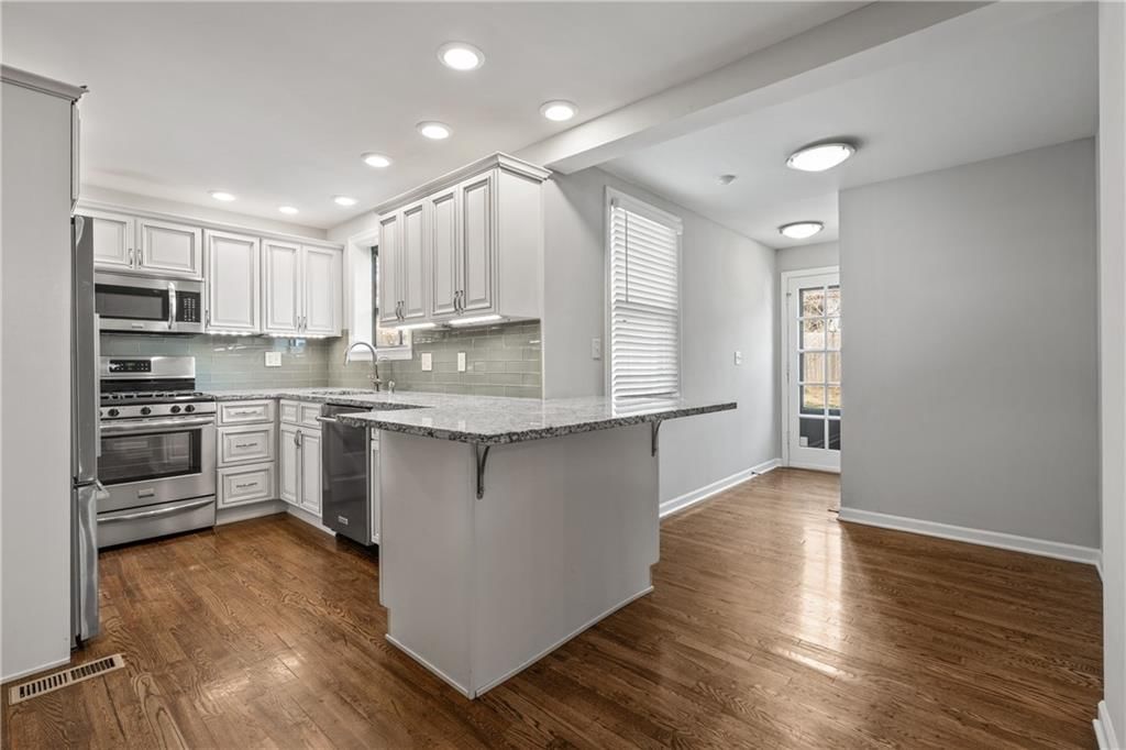 616 E 66th Street — photo 10