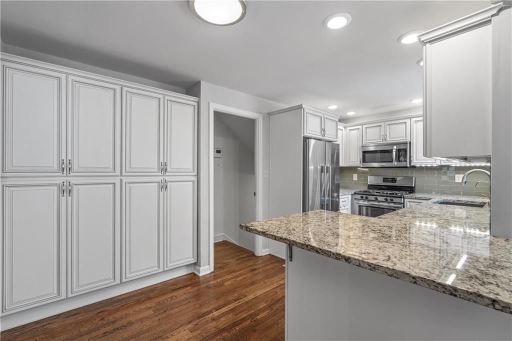 616 E 66th Street — photo 12