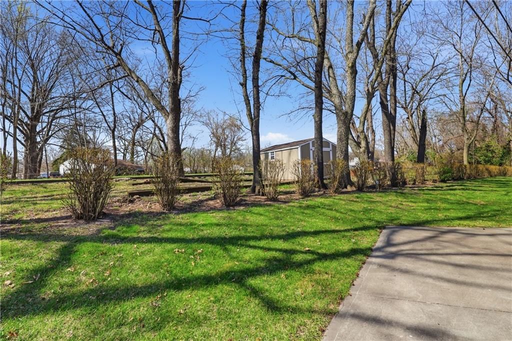 6828 Lakeshore Drive — photo 5
