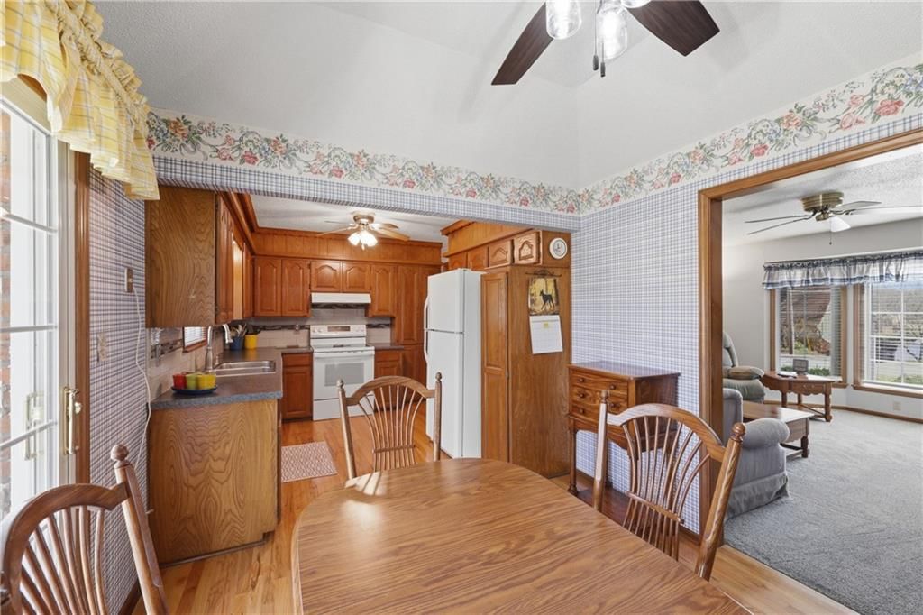 6828 Lakeshore Drive — photo 10