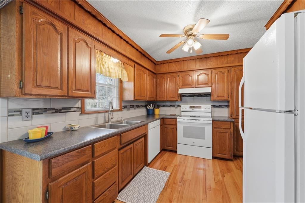 6828 Lakeshore Drive — photo 11
