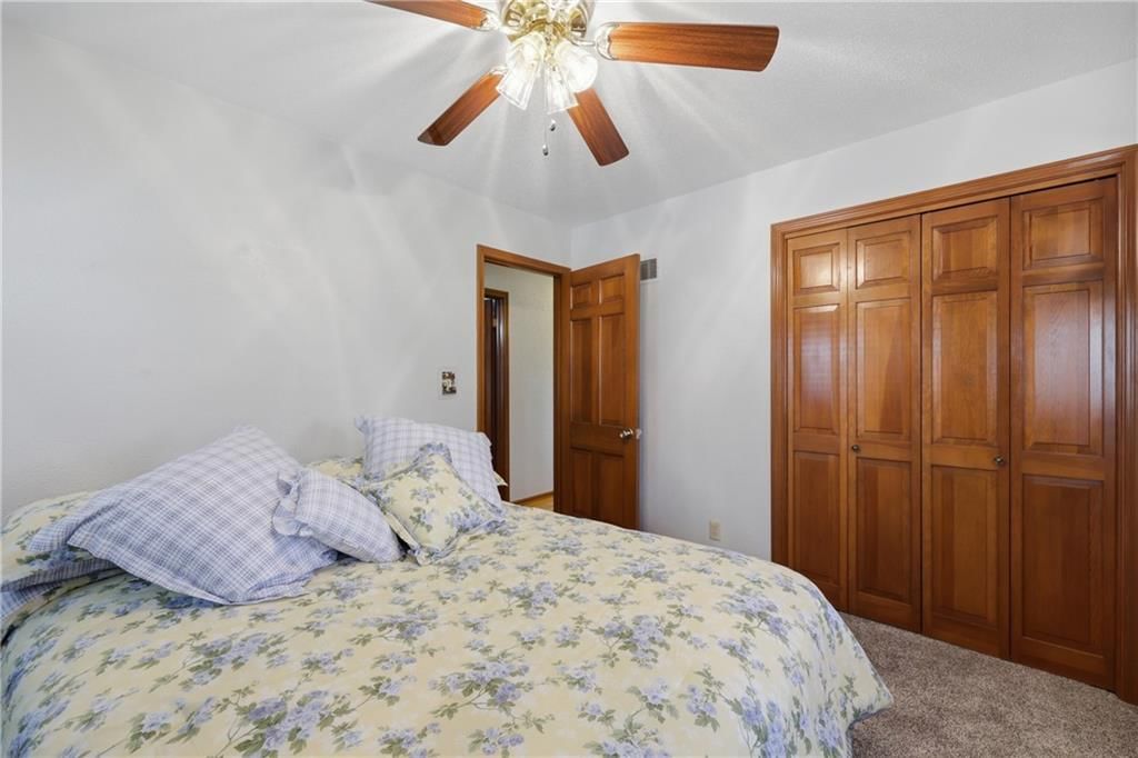 6828 Lakeshore Drive — photo 18