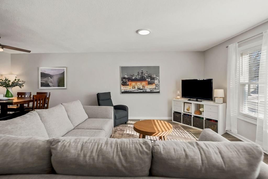 622 NW VILLAGE Drive — photo 5