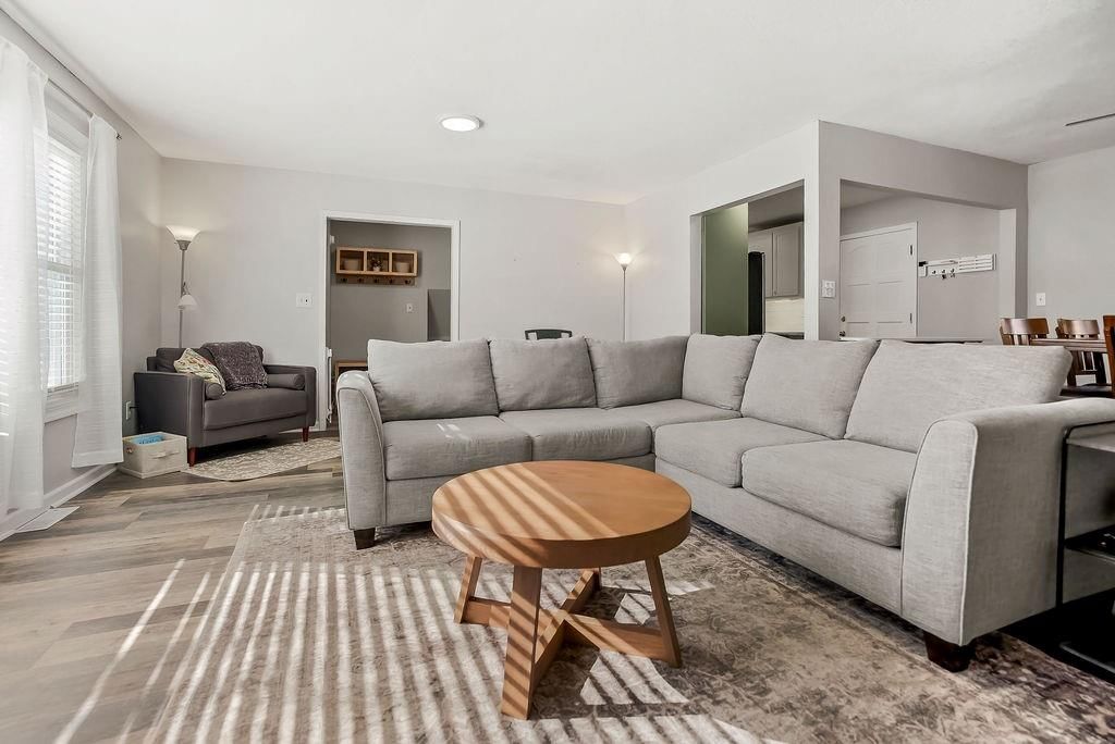 622 NW VILLAGE Drive — photo 6