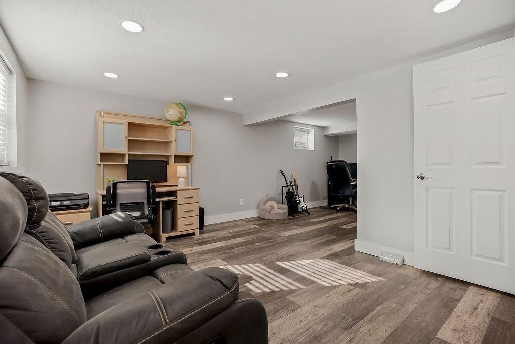 622 NW VILLAGE Drive — photo 23