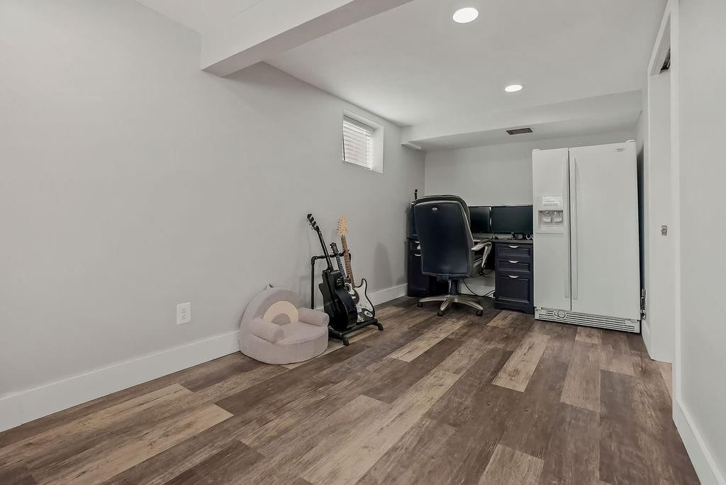 622 NW VILLAGE Drive — photo 25