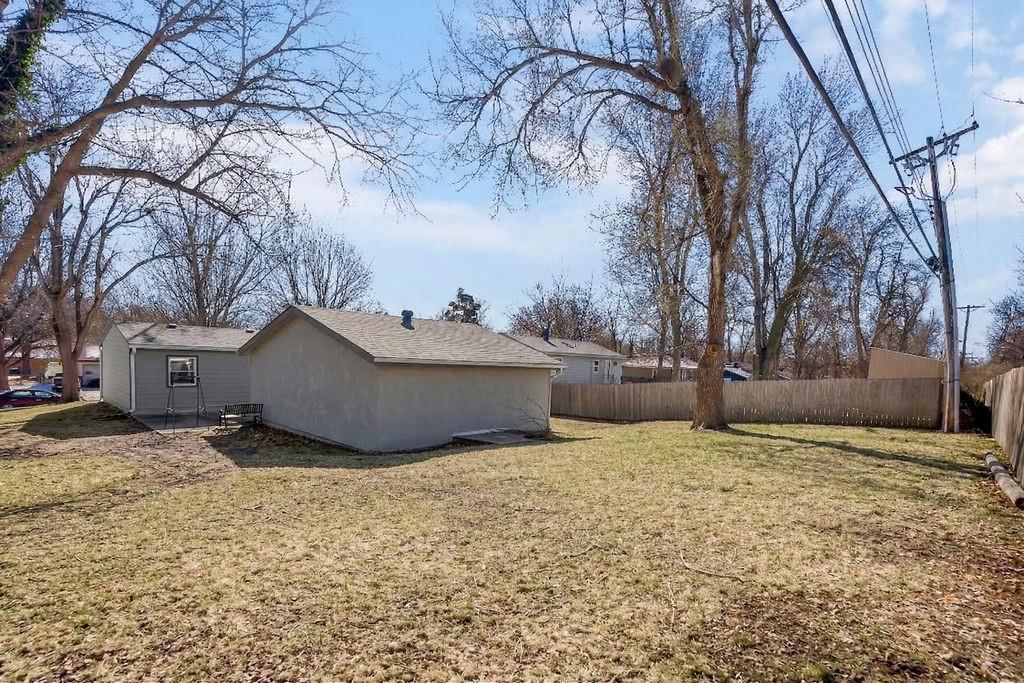 622 NW VILLAGE Drive — photo 31