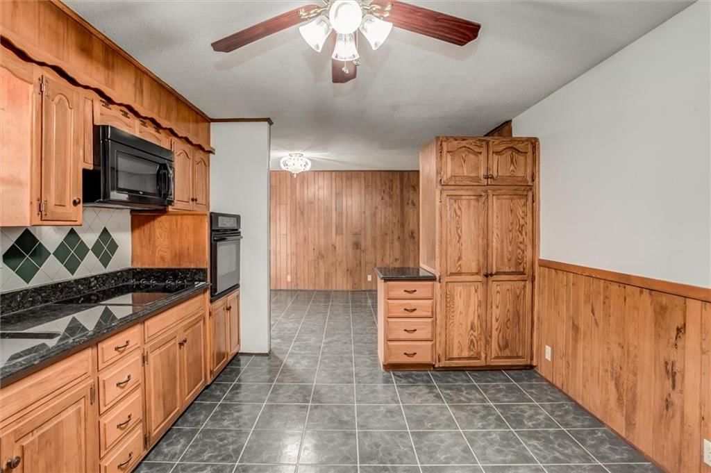 8613 N Boone Street — photo 11