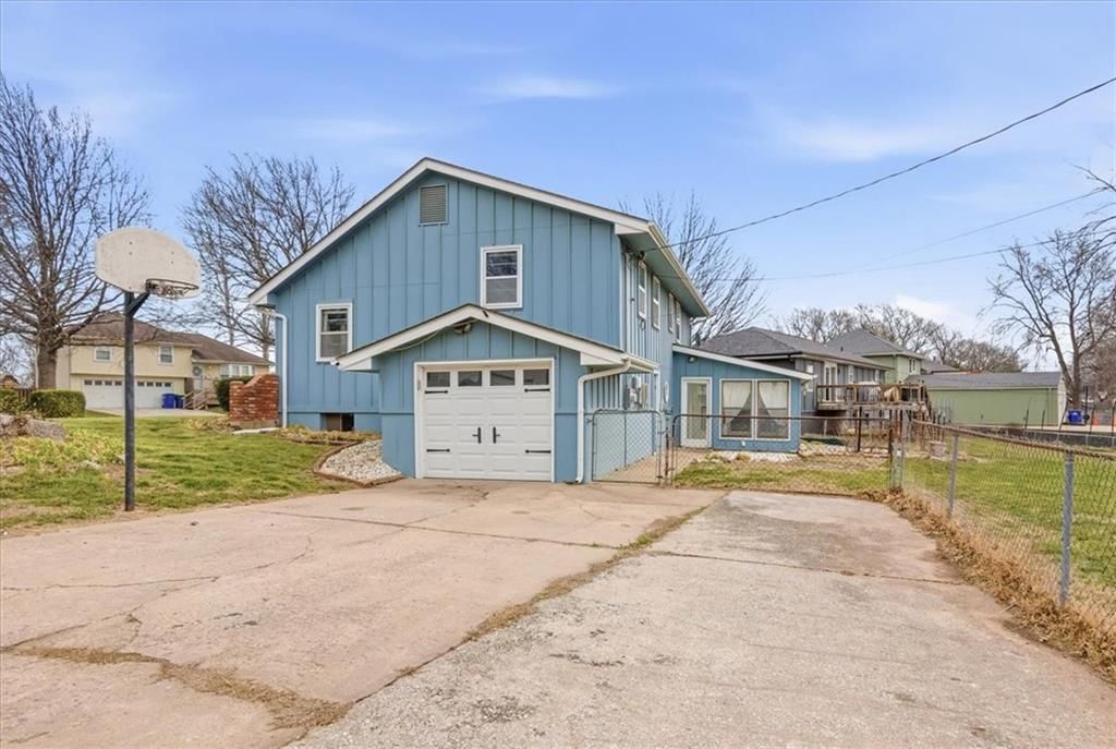 407 SW Glendana Street — photo 25