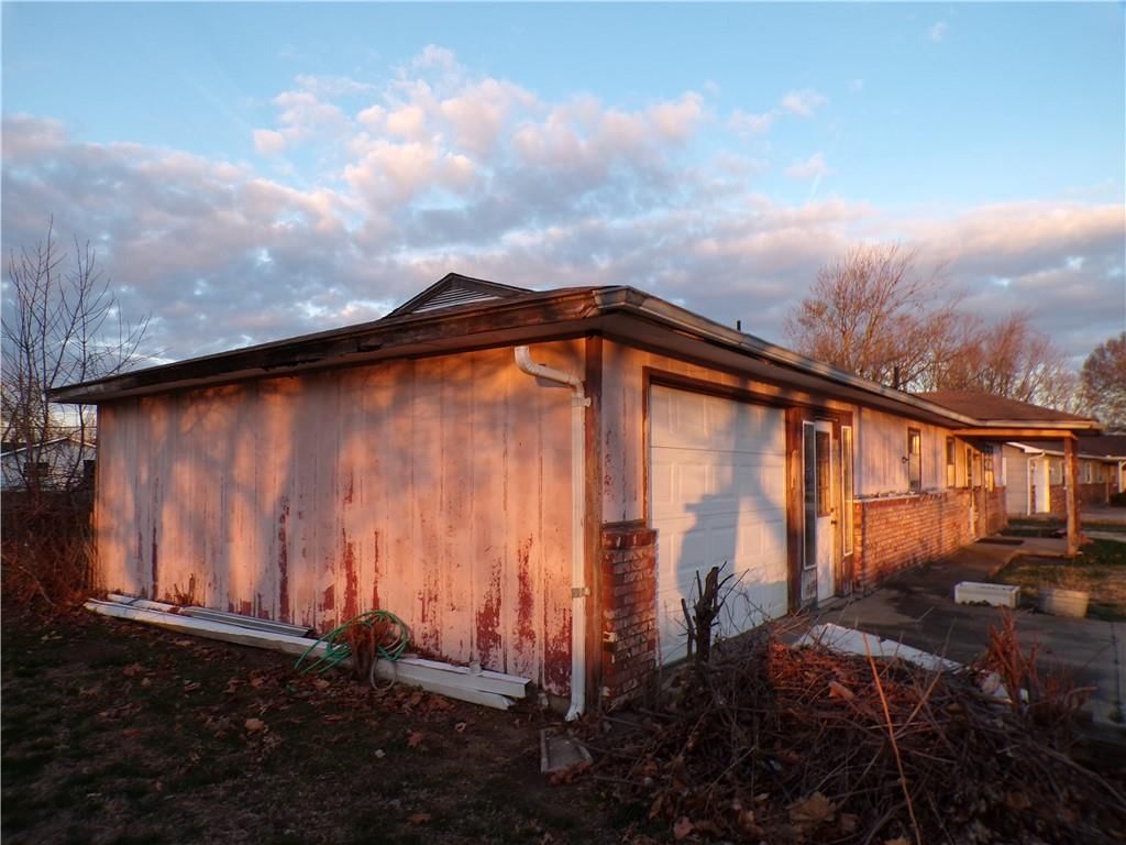 105 S Holiday Lane — photo 2