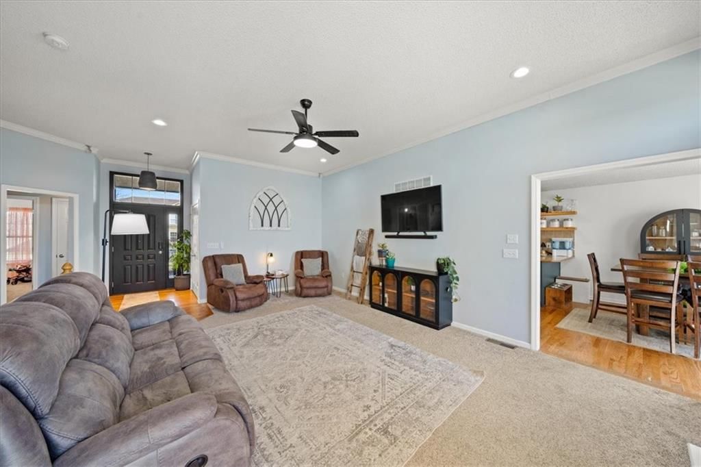 803 NW Redbud Drive — photo 6